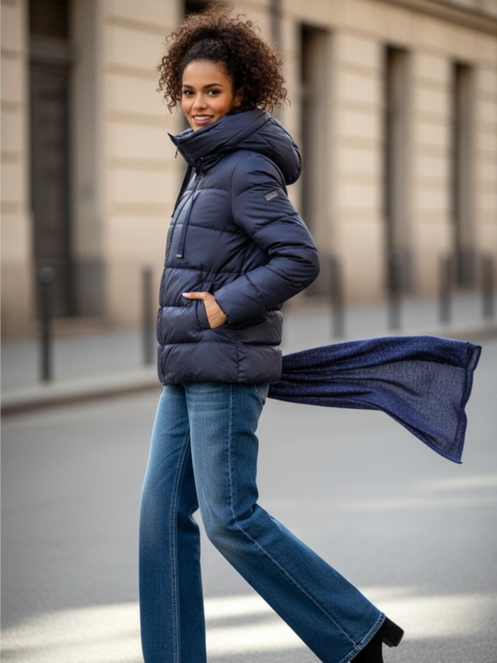 PIUMINO CON AMPIO CAPPUCCIO  BLU 